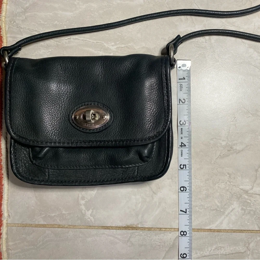 Fossil Pebbled Black Leather w/ Silver Tone Hardware Mini Crossbody Purse Bag - Picture 9 of 9